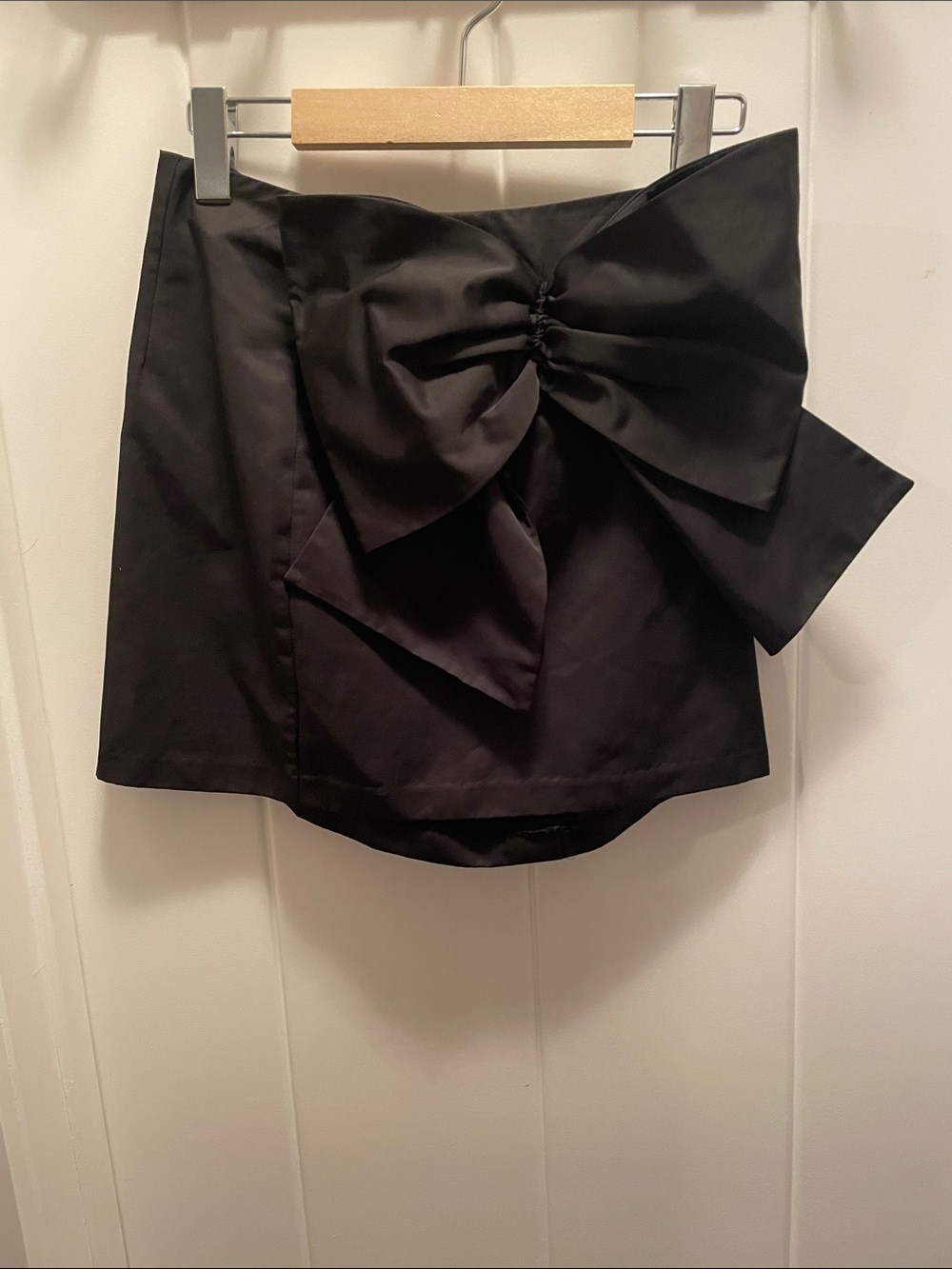 H&M Black Mini Skirt with Oversized Bow